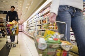 Зарплаты белорусов растут, доходы – падают?